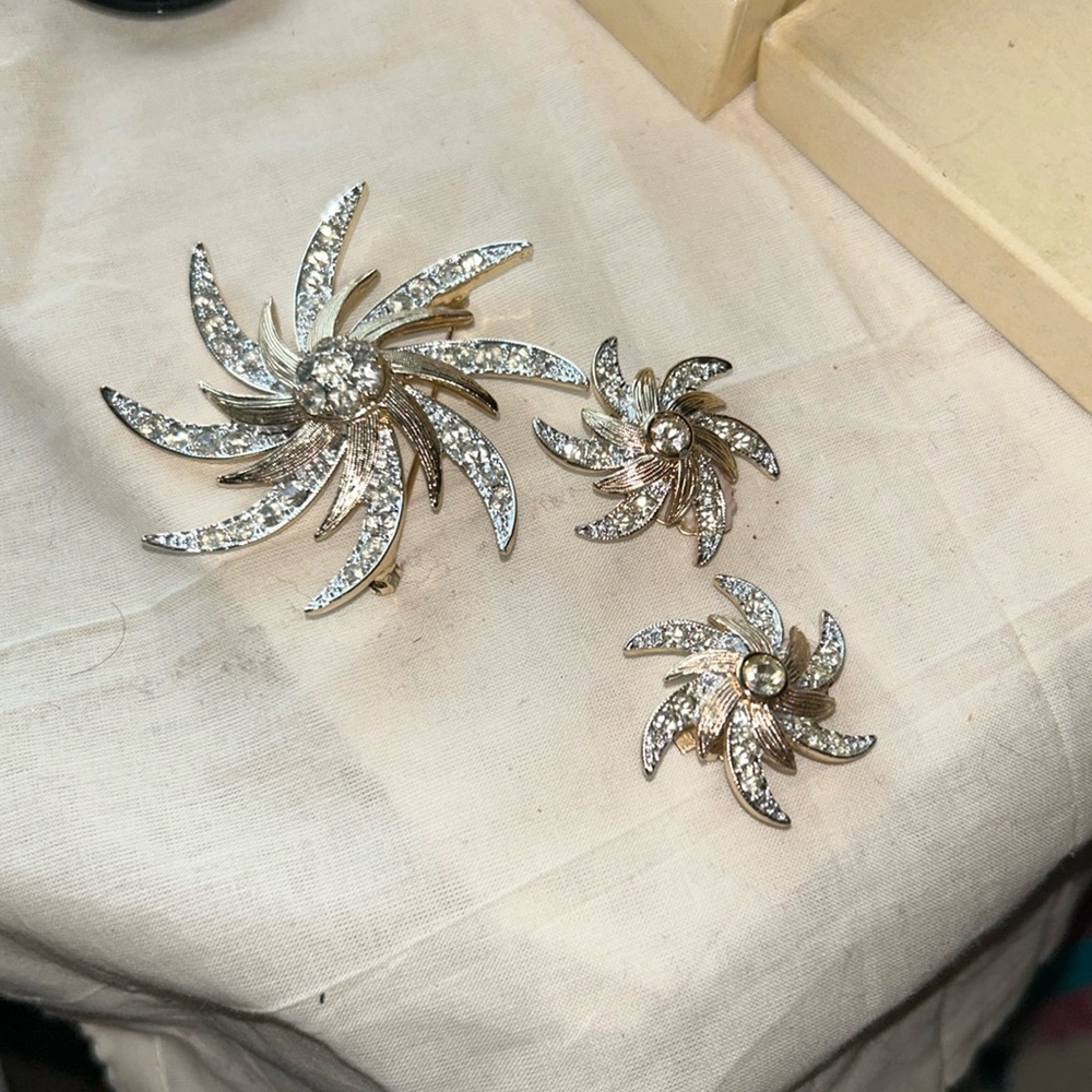 Vintage Sarah COV Brooch and Earrings silver and Gold Tone Rhinestone Diamonds